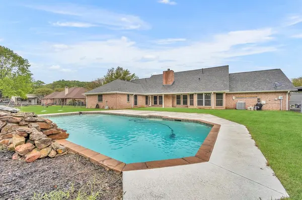 1090 Oak Hollow Lane, Combine, TX 75159