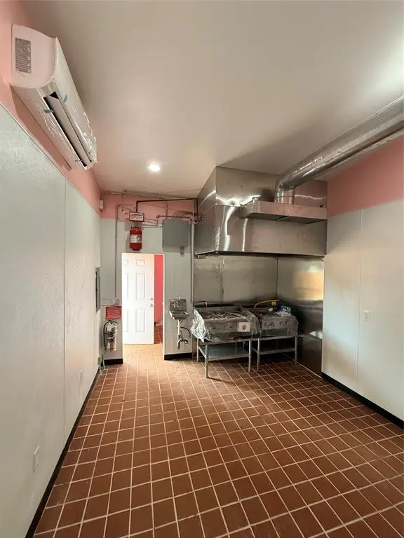 1401 Pipeline Road E, Bedford, TX 76022