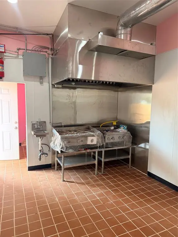 1401 Pipeline Road E, Bedford, TX 76022