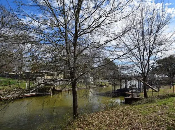 101 Camino Robles Street, Gun Barrel City, TX 75156