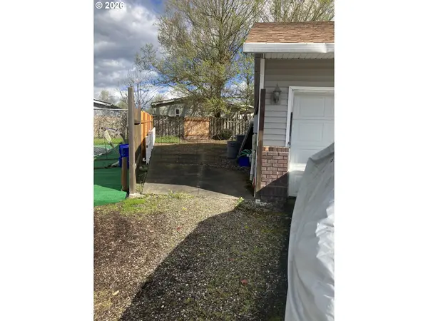 695 MARY DR, Molalla, OR 97038