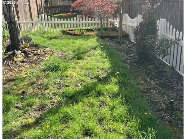 695 MARY DR, Molalla, OR 97038