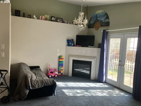 695 MARY DR, Molalla, OR 97038