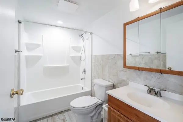 5 Deer Run Dr, High Bridge Boro, NJ 08829