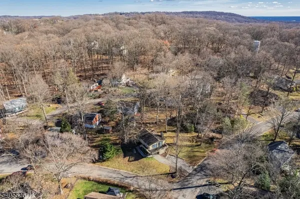 5 Deer Run Dr, High Bridge Boro, NJ 08829