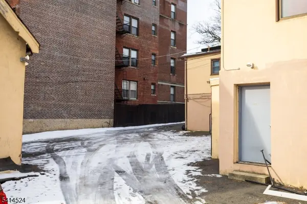 146 S Munn Ave, East Orange City, NJ 07018