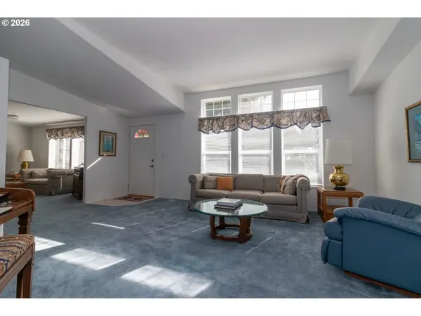 613 GLENBROOK CIR, Florence, OR 97439