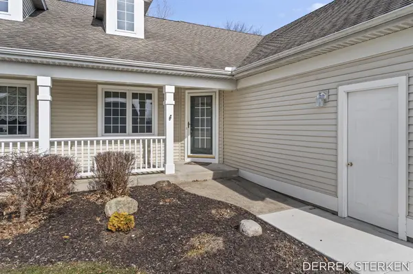 8955 N Clearwater DR, Zeeland Twp, MI 49464