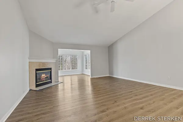 8955 N Clearwater DR, Zeeland Twp, MI 49464