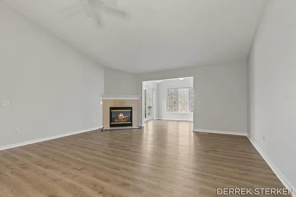 8955 N Clearwater DR, Zeeland Twp, MI 49464