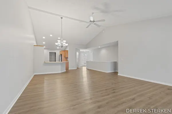 8955 N Clearwater DR, Zeeland Twp, MI 49464