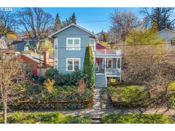 715 SHERMAN AVE, Hood River, OR 97031