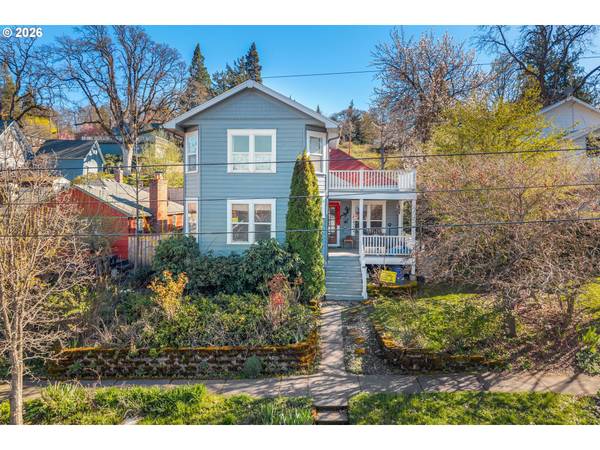 715 SHERMAN AVE, Hood River, OR 97031