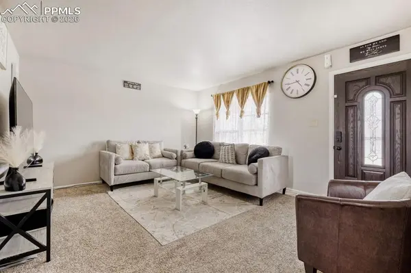 2530 W Prescott CIR, Colorado Springs, CO 80916