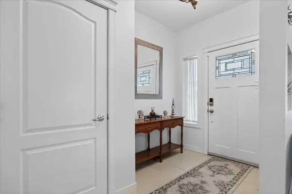 28 Evansview MNR NW, Calgary, AB T3P 0J7