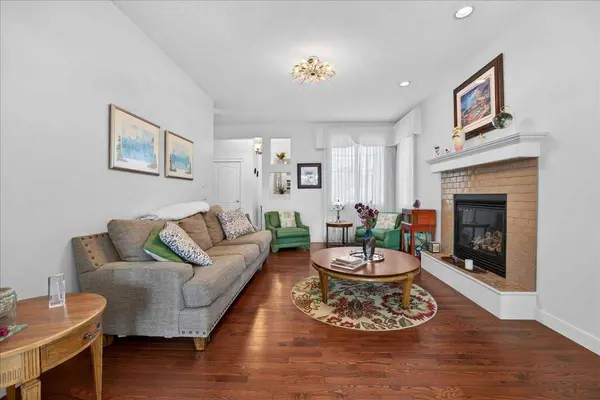 28 Evansview MNR NW, Calgary, AB T3P 0J7