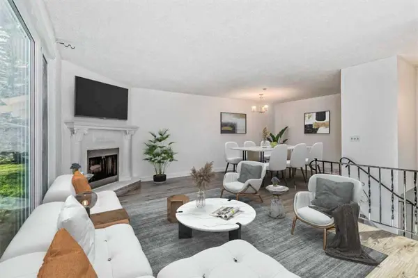 39 Bermuda DR, Calgary, AB T3K 1H5