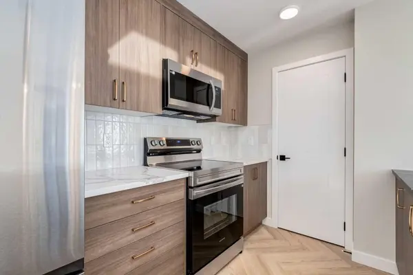 14800 1 ST NW #304, Calgary, AB T3P 2M3