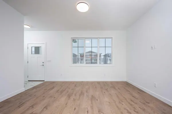 1020 West Lakeview DR, Chestermere, AB T1X 2T3