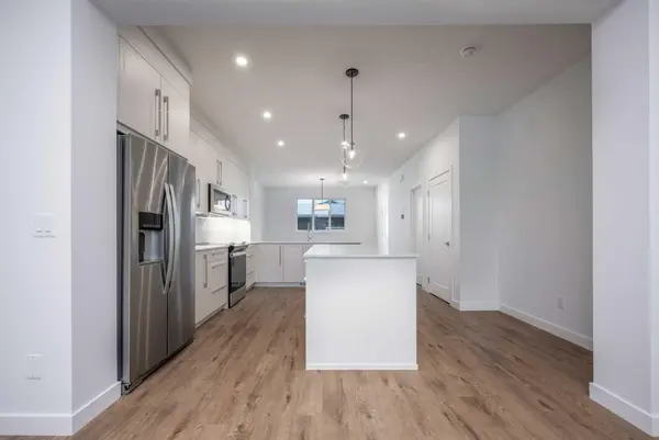 1020 West Lakeview DR, Chestermere, AB T1X 2T3