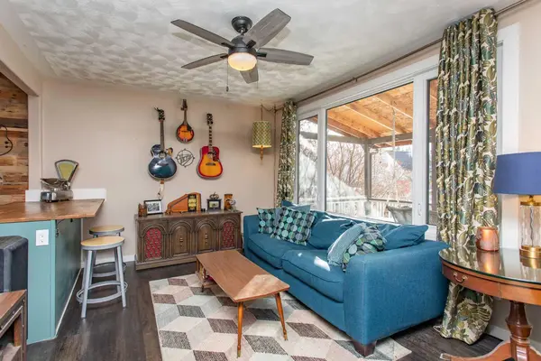 3738 45 ST, Red Deer, AB T4N1J4