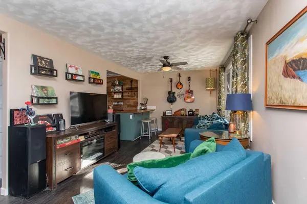 3738 45 ST, Red Deer, AB T4N1J4