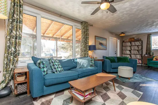 3738 45 ST, Red Deer, AB T4N1J4