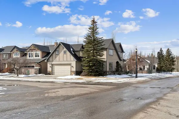 1 Discovery Ridge Link SW, Calgary, AB T3H 4Y1