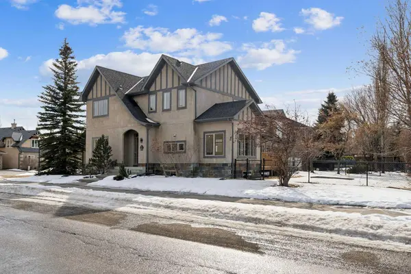1 Discovery Ridge Link SW, Calgary, AB T3H 4Y1