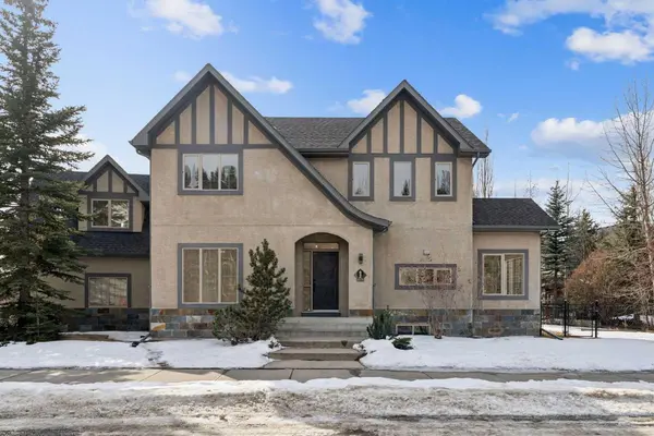 1 Discovery Ridge Link SW, Calgary, AB T3H 4Y1