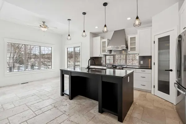 1 Discovery Ridge Link SW, Calgary, AB T3H 4Y1