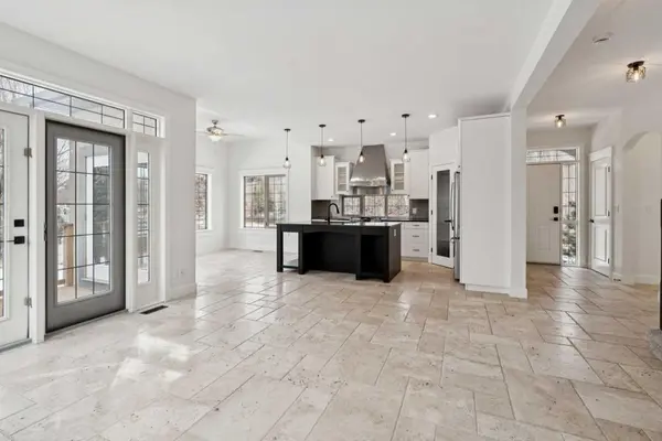 1 Discovery Ridge Link SW, Calgary, AB T3H 4Y1