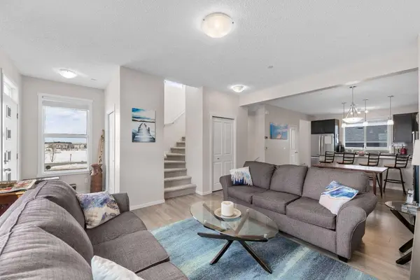 78 Livingston Gate NE, Calgary, AB T3P 0V2