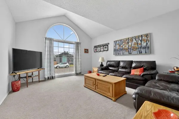 38 Harvard CRES W, Lethbridge, AB T1K6R4