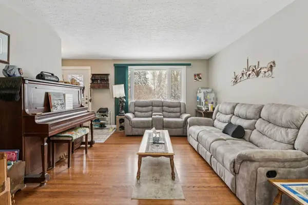 12 Westwood CRES SW, Calgary, AB T3C 2W6