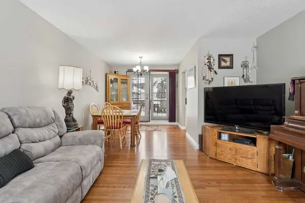 12 Westwood CRES SW, Calgary, AB T3C 2W6