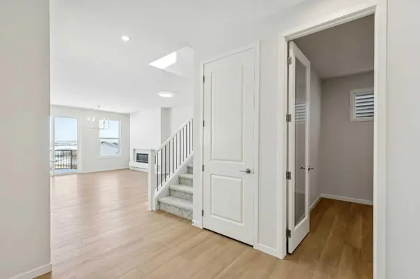 38 Annette GN NW, Calgary, AB T3R2B5