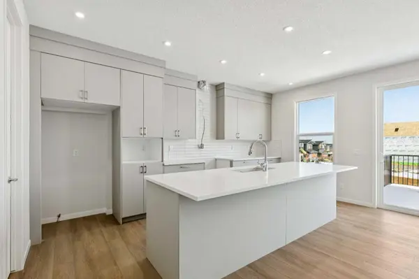 38 Annette GN NW, Calgary, AB T3R2B5