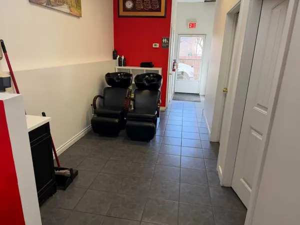 3151 34 AVE SE, Calgary, AB T2B 2M6