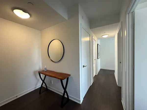 223 St Clair AVE W #1002, Toronto C02, ON M4V 1R3