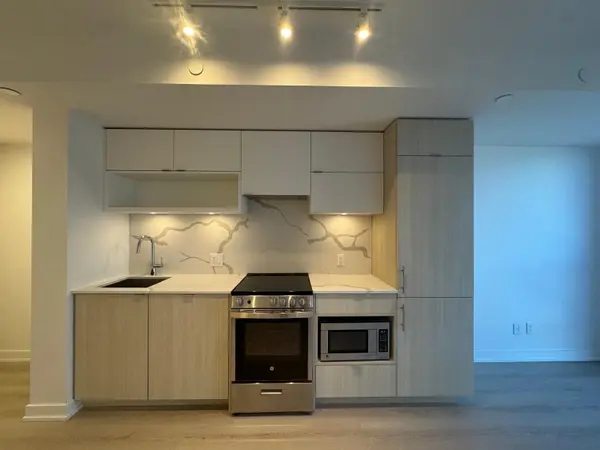 100 Queen ST E #1102, Toronto C08, ON M5C 0B5