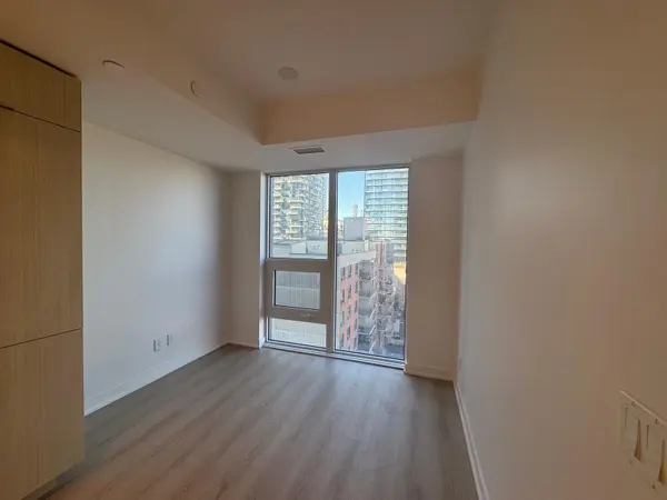 100 Queen ST E #1102, Toronto C08, ON M5C 0B5