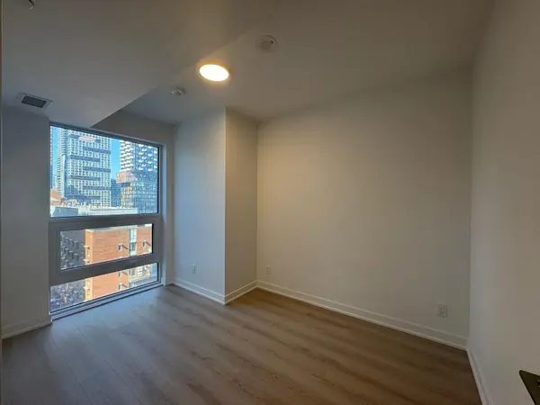 100 Queen ST E #1102, Toronto C08, ON M5C 0B5