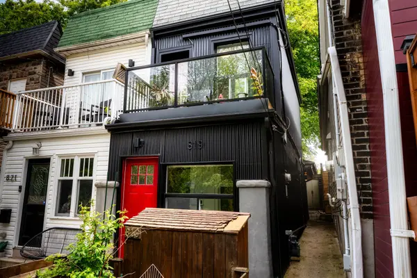 819 Craven RD, Toronto E01, ON M4L 2Z7