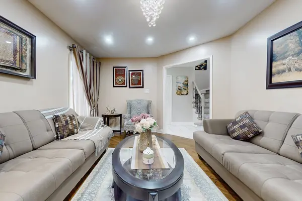 1855 Ashford DR, Pickering, ON L1V 6E1