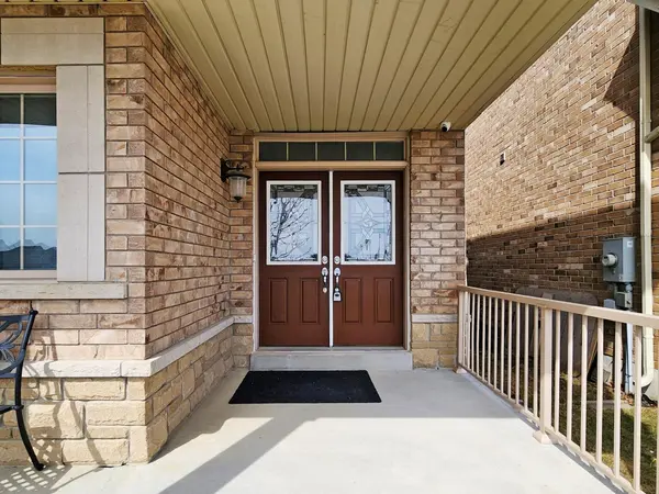 939 Memorial CIR, Newmarket, ON L3X 0B5