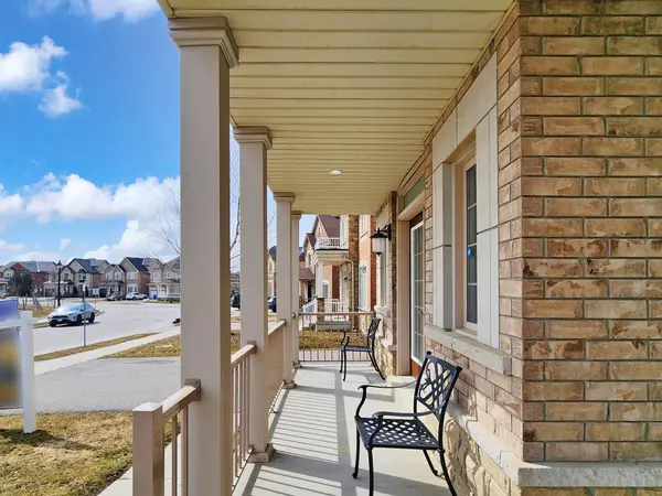 939 Memorial CIR, Newmarket, ON L3X 0B5