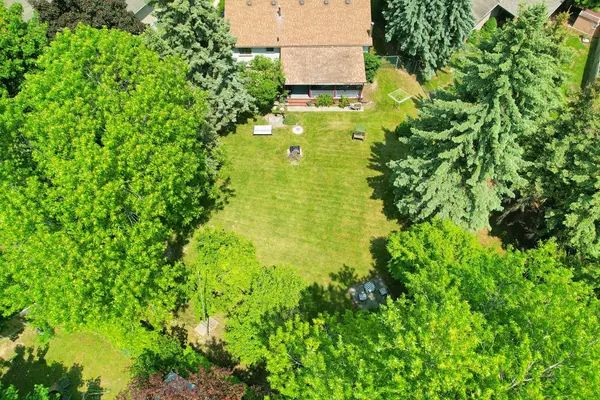 122 Valleyview CRES W, Bradford West Gwillimbury, ON L3Z 1S7