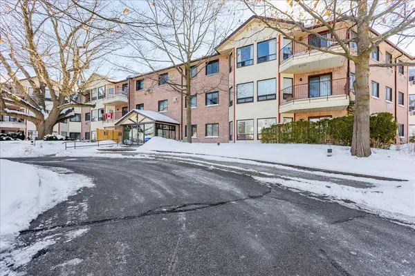 111 Grew BLVD #105, Georgina, ON L0E 1L0