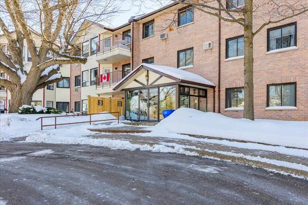 111 Grew BLVD #105, Georgina, ON L0E 1L0